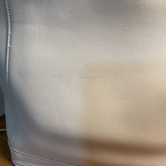 Coach Y2K Glovetanned CreamTote Bag with Gold Tag Accents - Picture 4 of 7